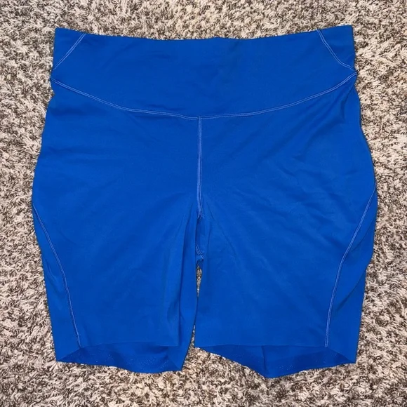 Lululemon High Rise 8" Short - Picture 2 of 5
